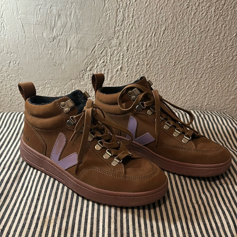 Veja V-15 TAN NUBUCK - Size 37